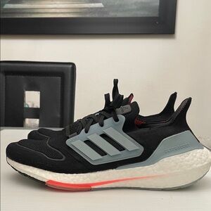 ADIDAS ULTRABOOST 22 RUNNING SNEAKERS MENS SIZE 9